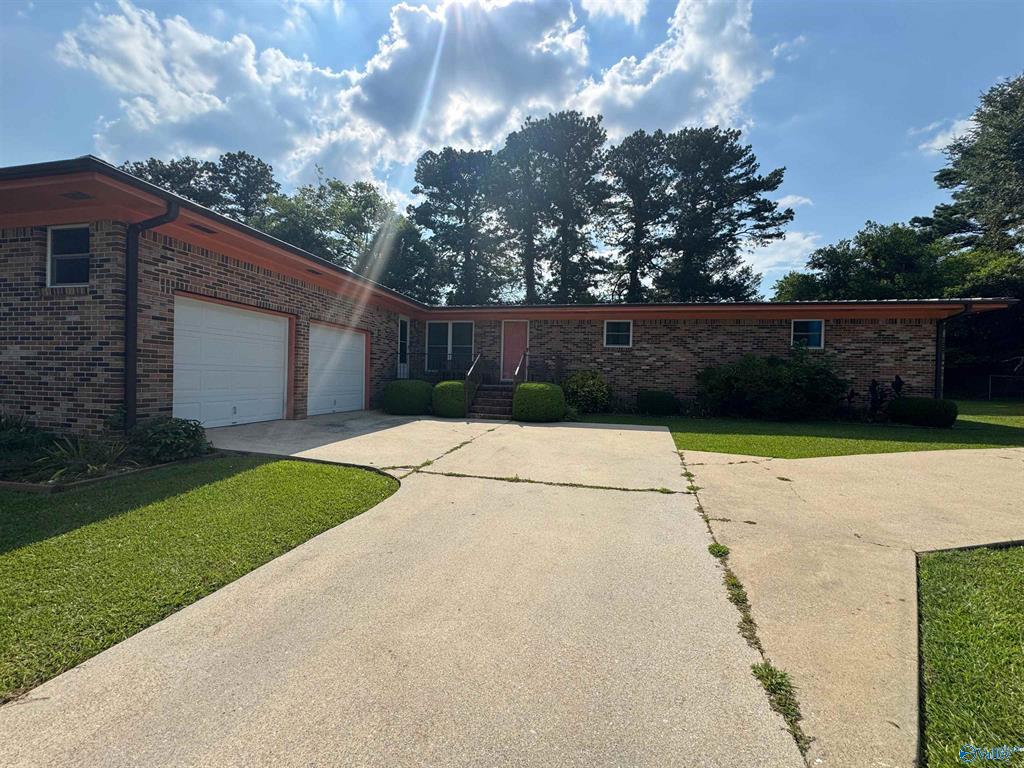 Sold property at 201 Tuskegee Circle in East Gadsden, Alabama